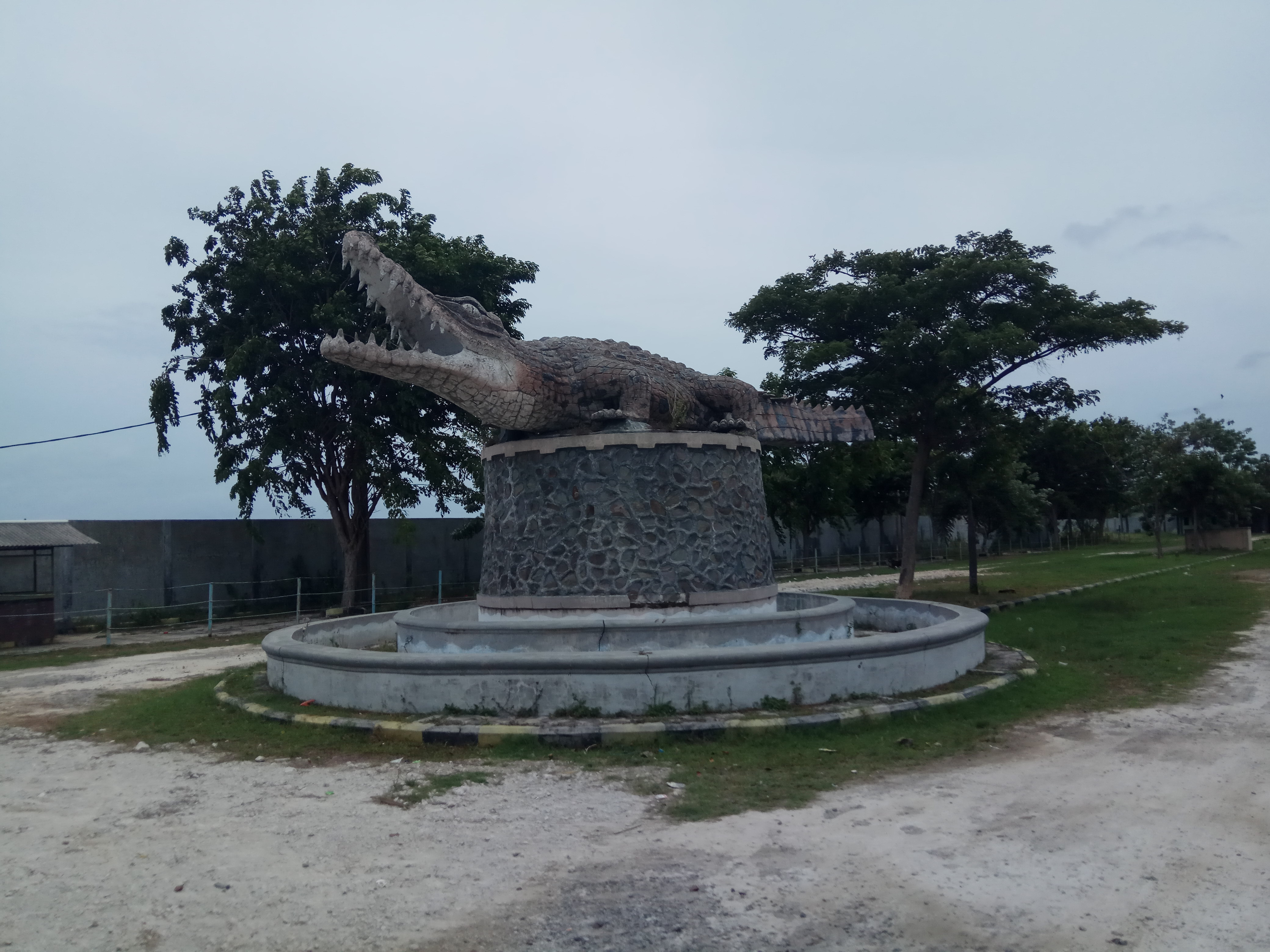 Ke Tanjung Pasir, Selain Pantai masih ada Buaya!